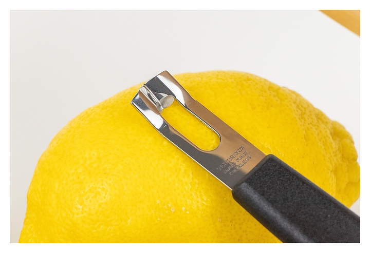 Нож карбовочный для цедры Victorinox 5.3403 (нерж. сталь / пластик) с черной ручкой