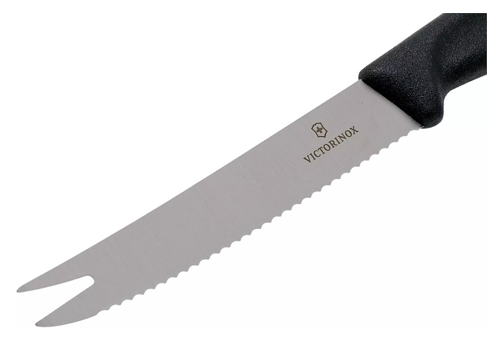 Нож для сыра и сосисок Victorinox 6.7863 Swiss Classic l=11 см (нерж. сталь / термопласт. эластомер) зубчатое лезвие с черной ручкой